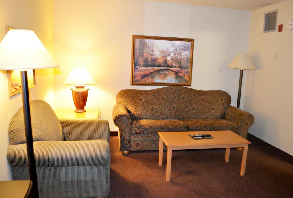 Fossil Creek Hotel & Suites Russell Room photo