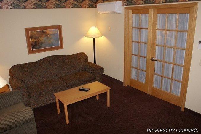 Fossil Creek Hotel & Suites Russell Room photo
